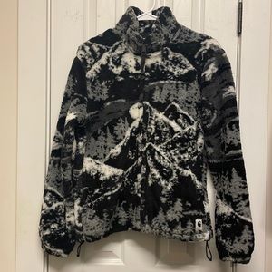 Carhartt WIP Women’s Black and White Jacquard Fleece Jacket in Size Small
